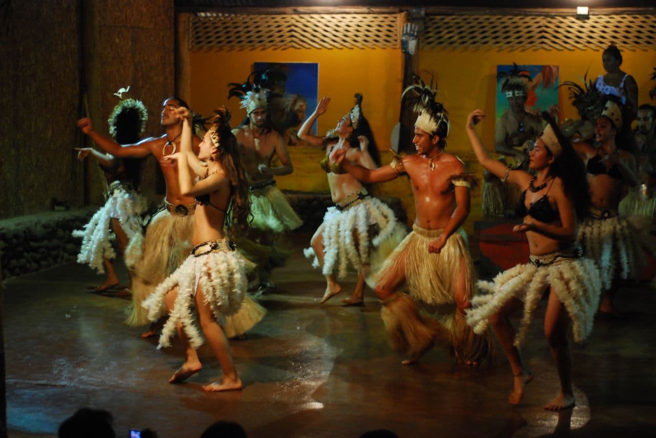 Image illustrating Rapa Nui people