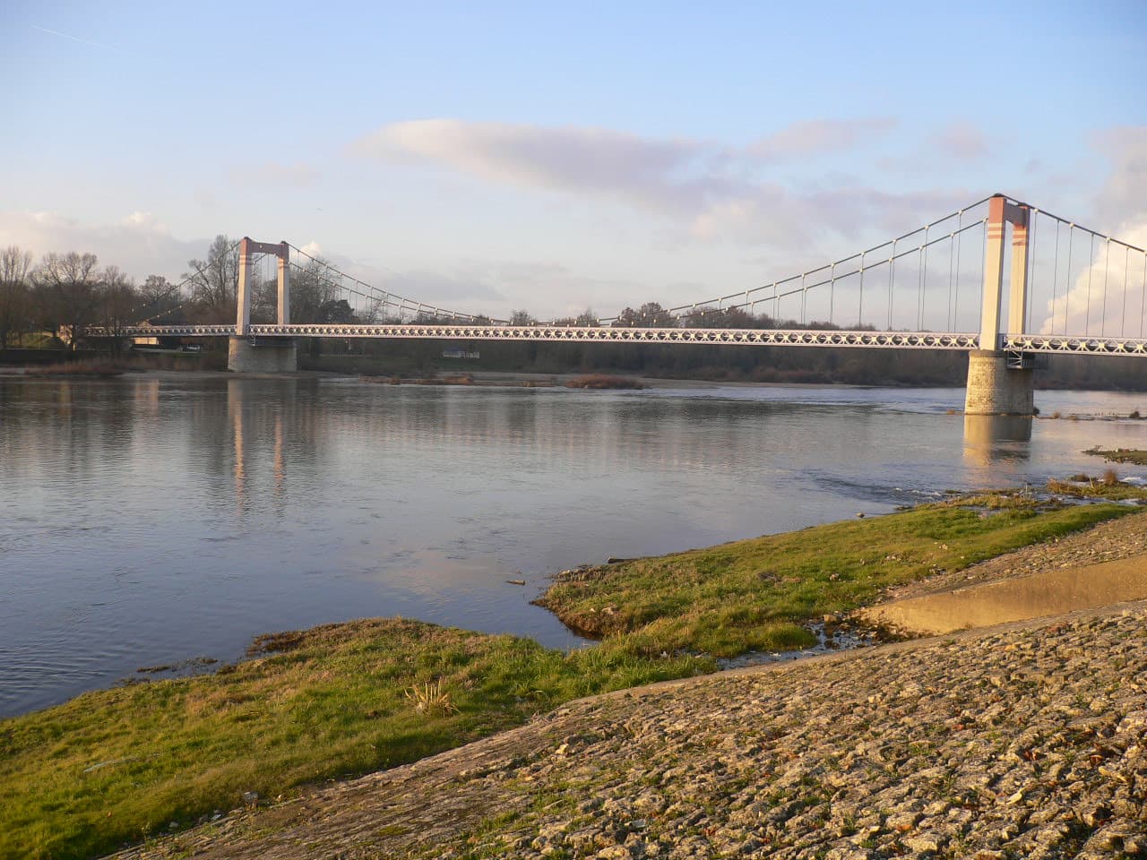 Image illustrating Cosne-Cours-sur-Loire