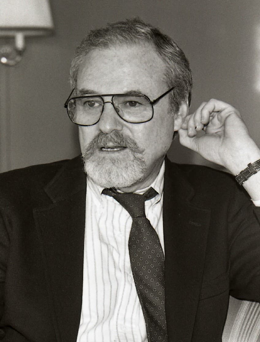 Image illustrating Alan J. Pakula