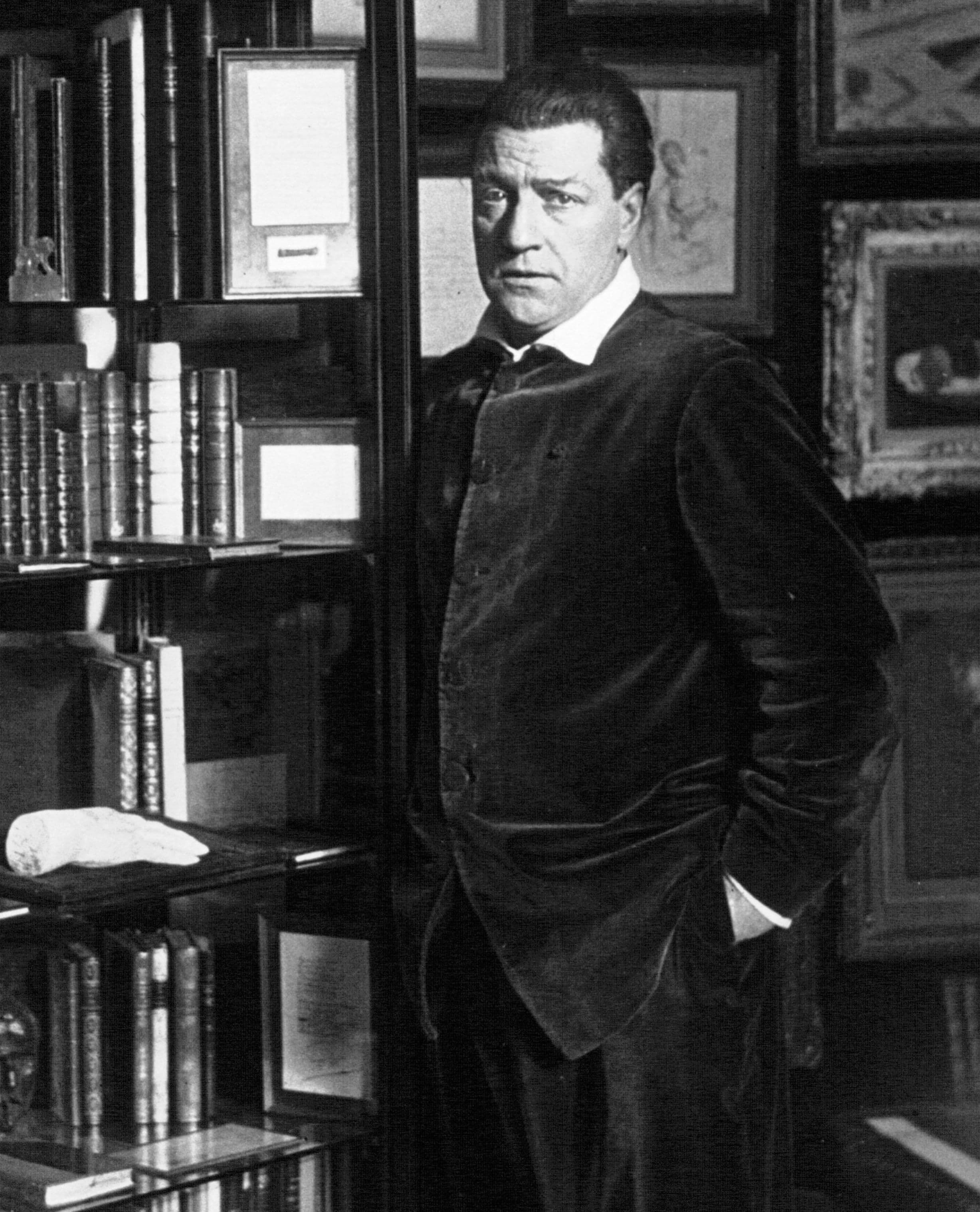 Image illustrating Sacha Guitry
